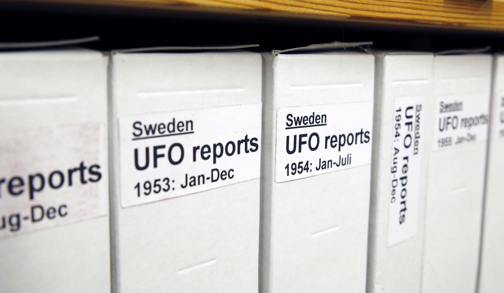 Bild på filmappar med UFO-rapporter.